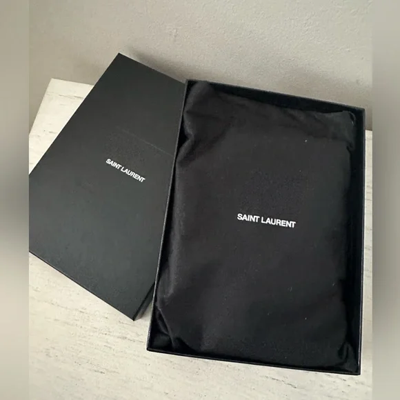 Saint Laurent Matelasse Chevron Monogram zipped wallet - Picture 9 of 10